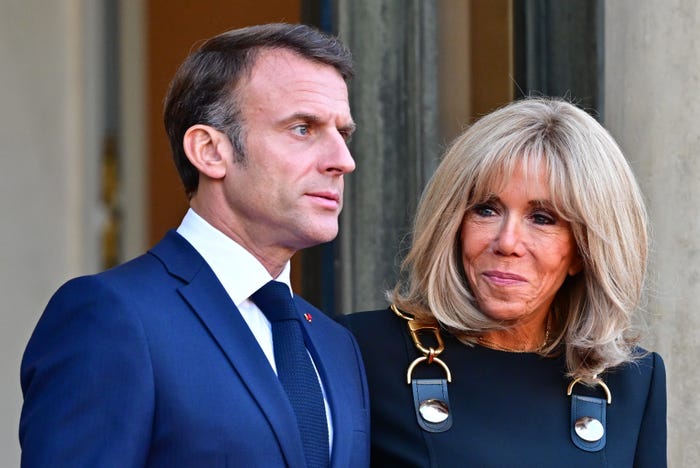 Reagon Macron pasi gruaja e goditi në fytyrë: Ja pse e bëri