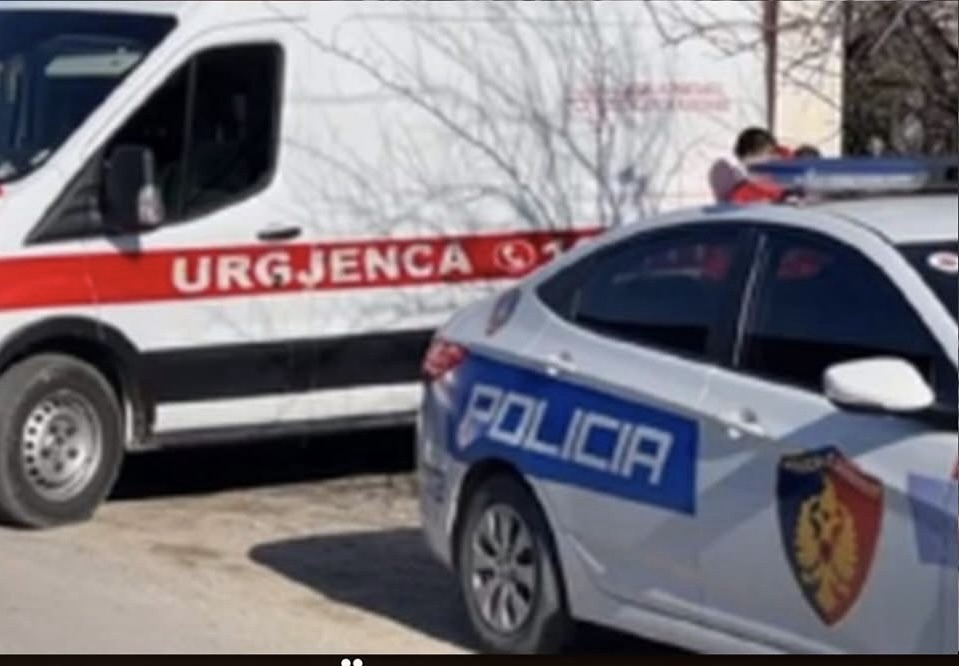 Aksident në rrethrrotullimin e Kolonjës në autostradën Fier-Lushnje, ndërron jetë shoferi