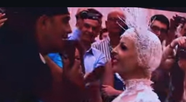 💍 “E njoha 36 vjeç… dhe sot martohemi!” – Aurela Gaçe emocionon publikun,bashkëshorti i saj i këndoi live një dedikim dashurie në studio