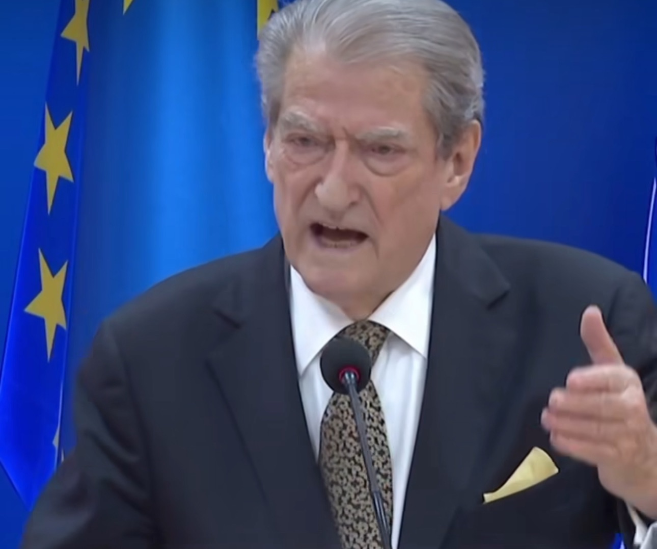 “Miliona për një strateg: Çfarë fitoi PD përtej votave?”